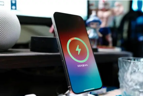 门源苹果15换屏服务分享用什么充电器给iPhone15充电更好 